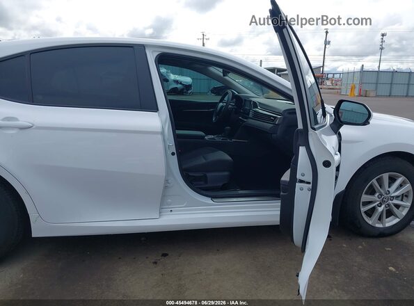 4T1DAACK4TU672346 2026 TOYOTA CAMRY White წინა სალონის ხედი
