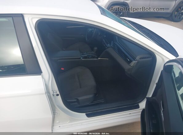 4T1DAACK5SU007826 2025 TOYOTA CAMRY Белый Вид салона спереди