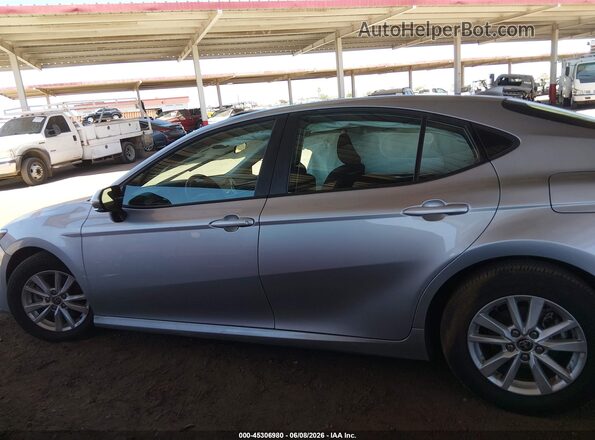 4T1DAACK5SU151067 2025 TOYOTA CAMRY Silver Սալոնի 360 աստիճան տեսք