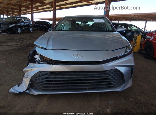 4T1DAACK5SU151067 2025 TOYOTA CAMRY Silver Սարքավորումների վահանակի տեսք