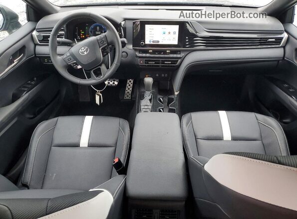 4T1DAACK5SU648779 2025 TOYOTA CAMRY Gray Առջևի վահանակի տեսք