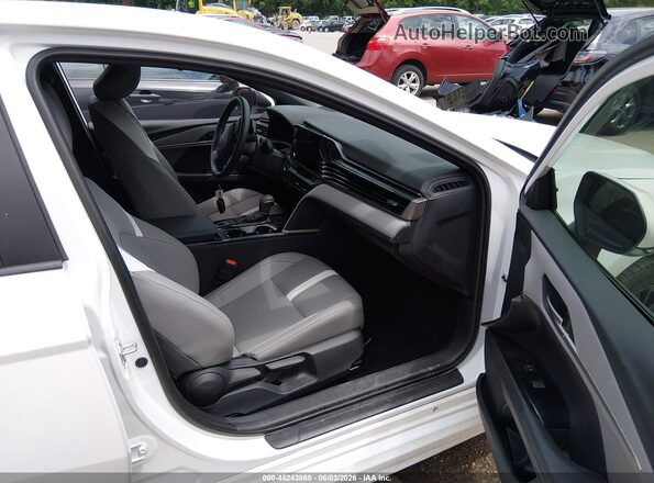 4T1DAACK5TU667835 2026 TOYOTA CAMRY White Вид салону спереду