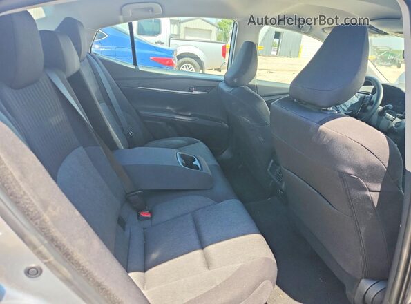 4T1DAACK5TU696025 2026 TOYOTA CAMRY Silver Widok tylnych siedzeń