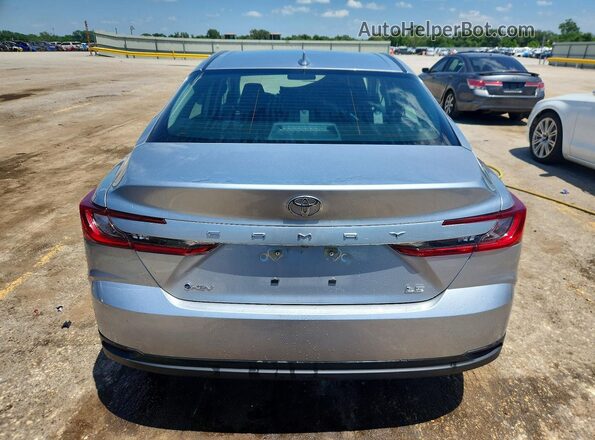 4T1DAACK5TU696025 2026 TOYOTA CAMRY Silver Widok z tyłu