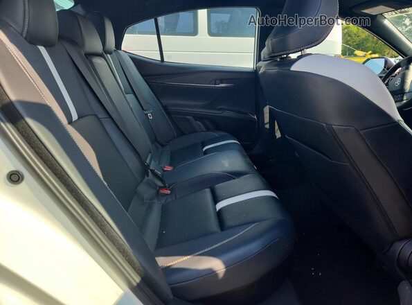 4T1DAACK6SU005793 2025 TOYOTA CAMRY White Vista de los asientos traseros