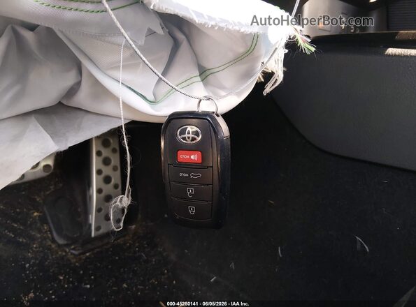 4T1DAACK6SU609389 2025 TOYOTA CAMRY White Առջևի վահանակի տեսք