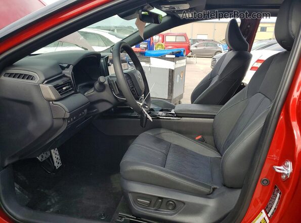 4T1DAACK6TU257772 2026 TOYOTA CAMRY Красный Вид салона спереди