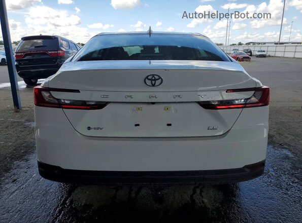 4T1DAACK6TU301575 2026 TOYOTA CAMRY White Հետևի տեսք
