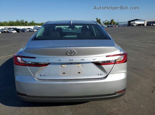 4T1DAACK6TU697555 2026 TOYOTA CAMRY Silver Vista trasera