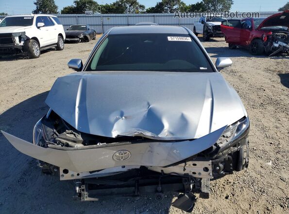 4T1DAACK7SU025485 2025 TOYOTA CAMRY Silver Widok z przodu