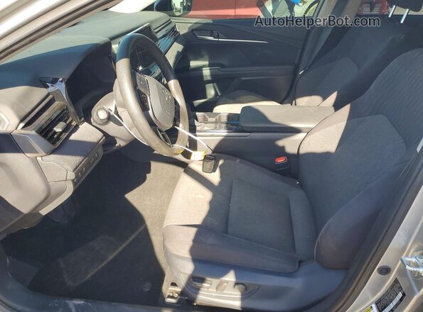 4T1DAACK7SU025485 2025 TOYOTA CAMRY Silver Widok wnętrza z przodu