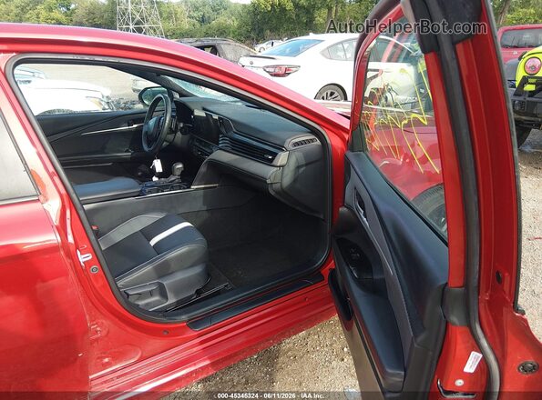 4T1DAACK7SU085797 2025 TOYOTA CAMRY Red Widok wnętrza z przodu