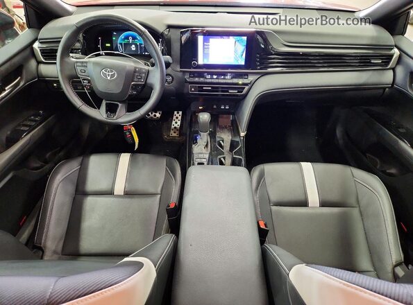 4T1DAACK8SU002913 2025 TOYOTA CAMRY Красный Вид панели приборов
