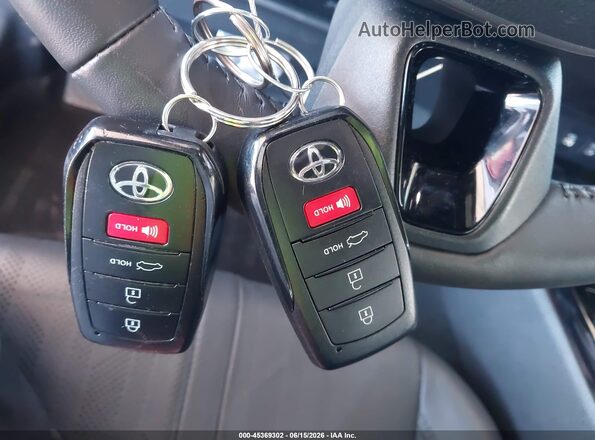 4T1DAACK8SU094542 2025 TOYOTA CAMRY Red Widok deski rozdzielczej