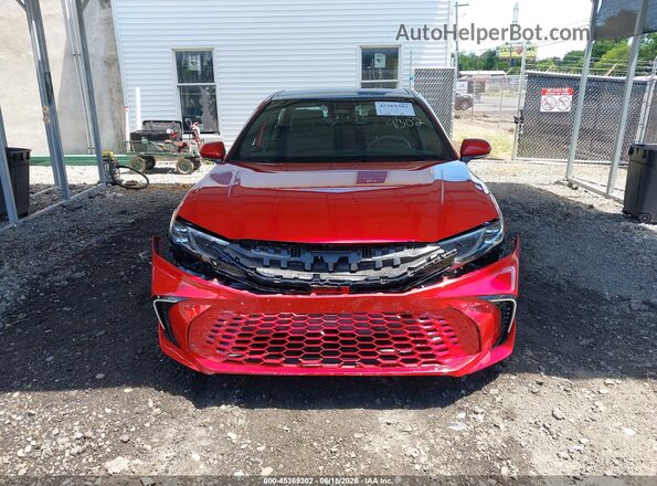 4T1DAACK8SU094542 2025 TOYOTA CAMRY Red Widok wnętrza z tyłu