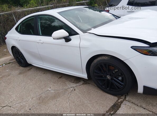 4T1DAACK8SU588531 2025 TOYOTA CAMRY White Widok wnętrza z tyłu