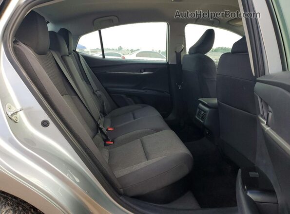 4T1DAACK9SU004928 2025 TOYOTA CAMRY Серебряный Вид задней части салона