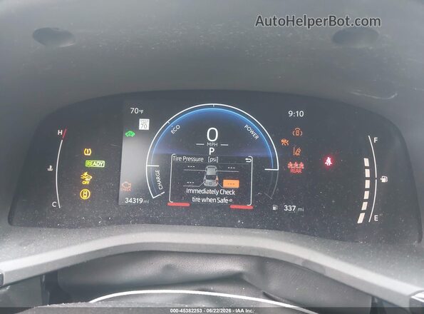 4T1DAACK9SU034995 2025 TOYOTA CAMRY Silver უკანა სავარძლების ხედი