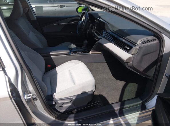 4T1DAACK9SU165909 2025 TOYOTA CAMRY Silver Սալոնի դիմացի տեսք
