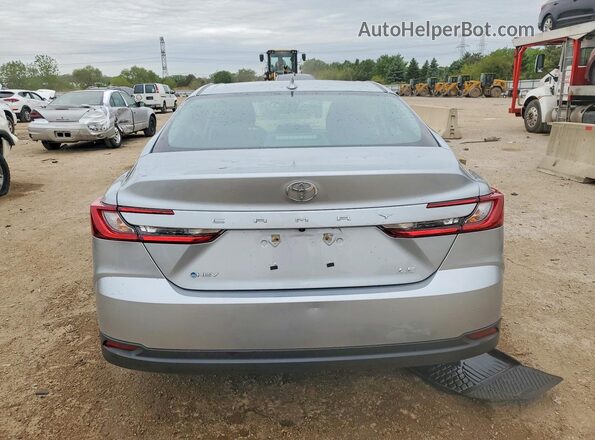 4T1DAACK9SU172729 2025 TOYOTA CAMRY Silver Հետևի տեսք