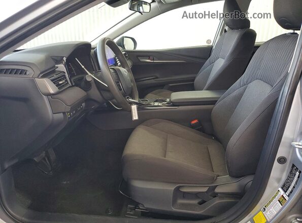 4T1DAACK9SU530072 2025 TOYOTA CAMRY Silver Widok wnętrza z przodu