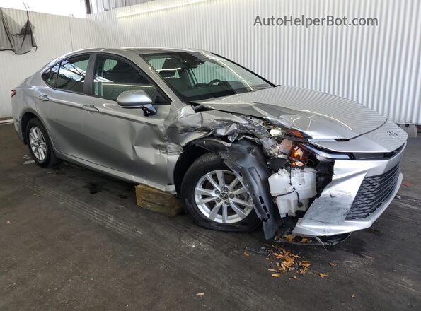 4T1DAACK9SU530072 2025 TOYOTA CAMRY Silver Widok wnętrza 360 stopni