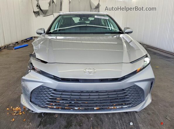 4T1DAACK9SU530072 2025 TOYOTA CAMRY Silver Widok z przodu