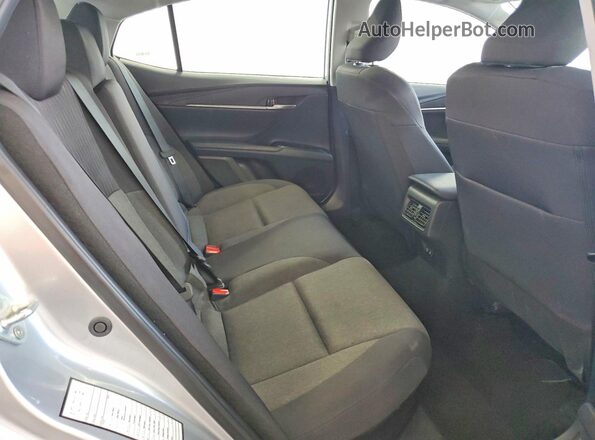 4T1DAACK9SU530072 2025 TOYOTA CAMRY Silver Widok tylnych siedzeń