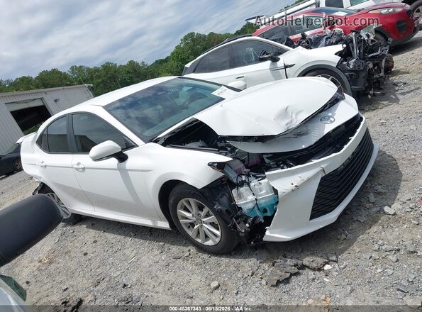 4T1DAACK9TU268667 2026 TOYOTA CAMRY White Սալոնի հետևի տեսք