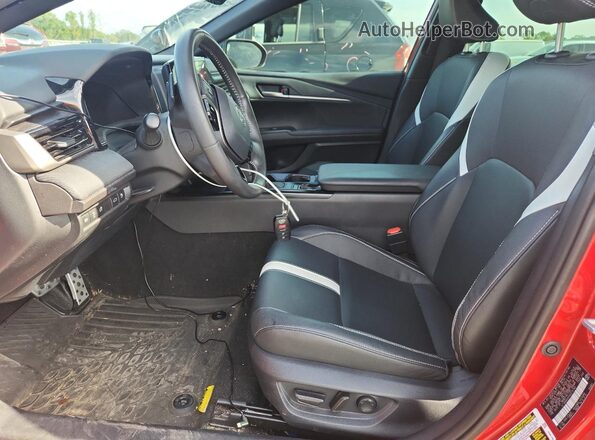 4T1DAACKXSU015162 2025 TOYOTA CAMRY Красный Вид салона спереди
