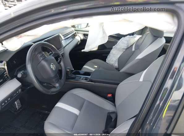 4T1DAACKXSU089519 2025 TOYOTA CAMRY Gray Սալոնի դիմացի տեսք