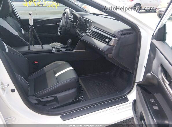 4T1DAACKXSU100471 2025 TOYOTA CAMRY White Вид салону спереду