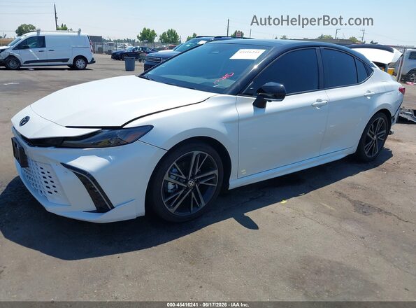 4T1DAACKXSU165322 2025 TOYOTA CAMRY Белый Передняя левая четверть