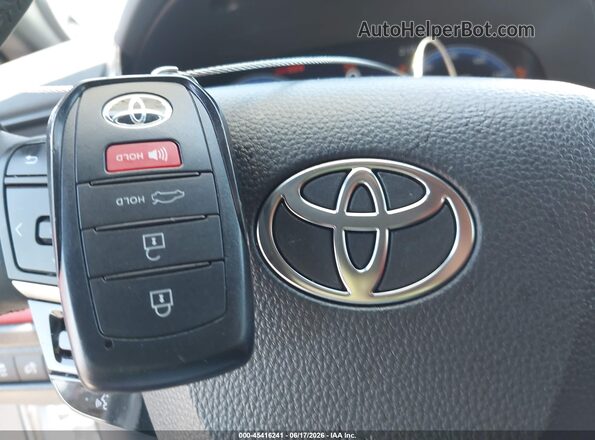 4T1DAACKXSU165322 2025 TOYOTA CAMRY Белый Вид панели приборов