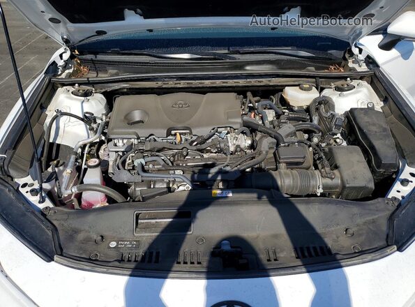 4T1DAACKXSU544000 2025 TOYOTA CAMRY White Вид задньої частини салону