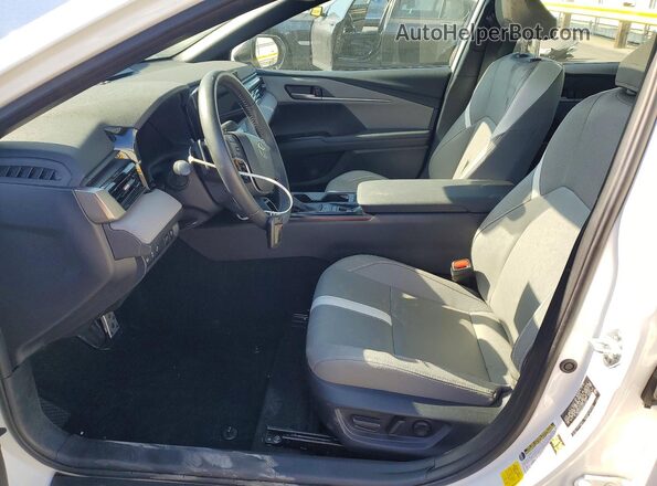 4T1DAACKXSU544000 2025 TOYOTA CAMRY White Вид салону спереду