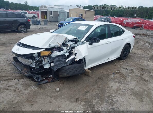4T1DAACKXTU721243 2026 TOYOTA CAMRY White წინა მარცხენა ხედი სამი მეოთხედიდან