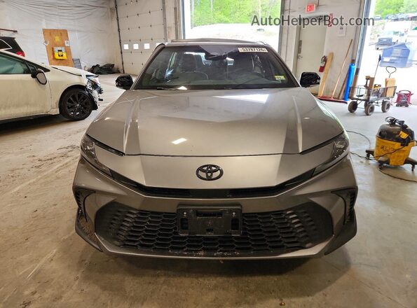4T1DBADK0SU526455 2025 TOYOTA CAMRY Gray Widok z przodu