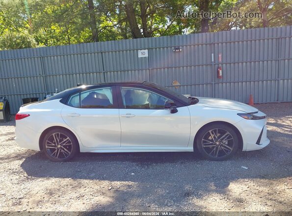 4T1DBADK3SU016858 2025 TOYOTA CAMRY Белый Вид задней части салона