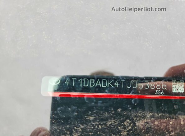 4T1DBADK4TU053886 2026 TOYOTA CAMRY Red Vista del compartimento del motor