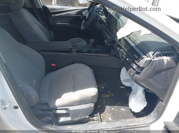 4T1DBADK5SU027571 2025 TOYOTA CAMRY Белый Вид салона спереди
