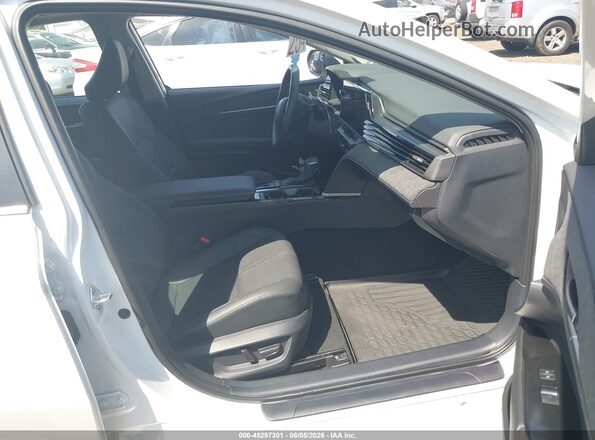 4T1DBADK7SU023506 2025 TOYOTA CAMRY Белый Вид салона спереди