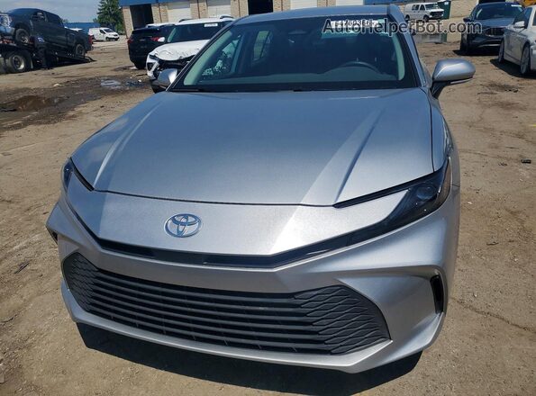 4T1DBADK7TU040341 2026 TOYOTA CAMRY Silver Widok z przodu
