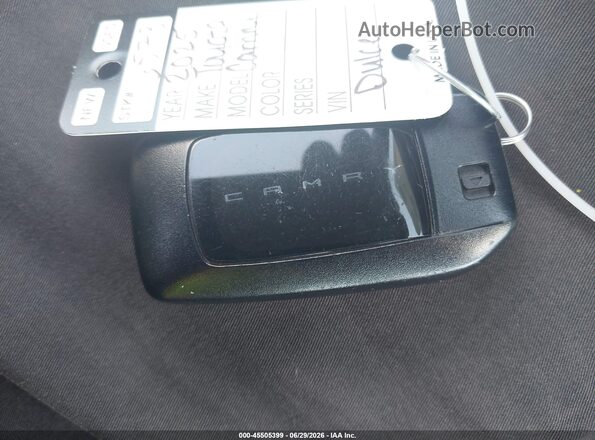 4T1DBADK8SU500492 2025 TOYOTA CAMRY Серый Вид панели приборов
