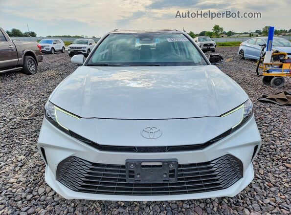 4T1DBADKXSU520520 2025 TOYOTA CAMRY White Вид спереду