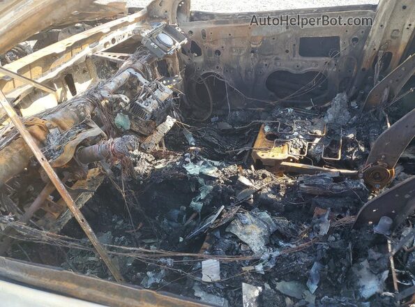 4T1DBADKXSU533414 2025 TOYOTA CAMRY Пожар Вид салона спереди