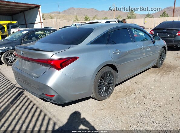 4T1EA1AB1MU002973 2021 TOYOTA AVALON Серебряный Задняя правая четверть