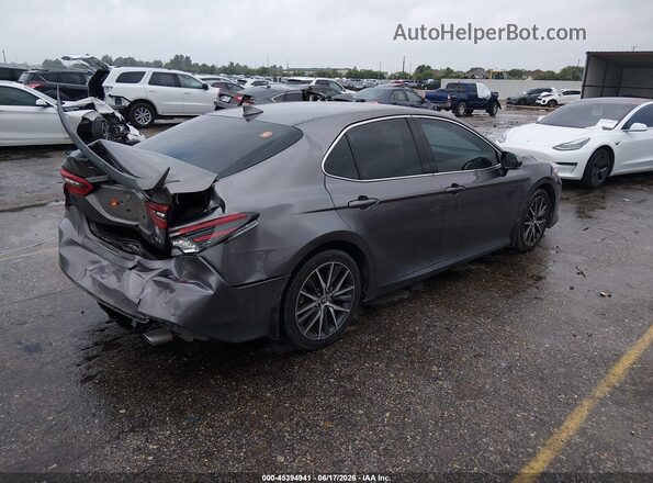 4T1F11AK1NU076447 2022 TOYOTA CAMRY Gray Trasero derecho