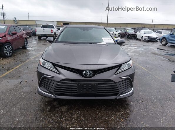 4T1F11AK1NU076447 2022 TOYOTA CAMRY Gray Vista interior trasera