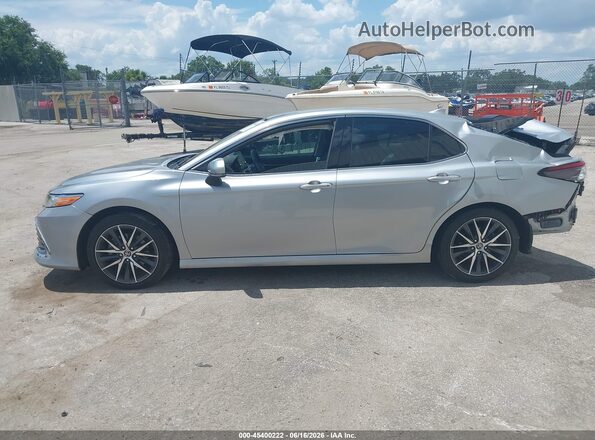 4T1F11AKXPU160625 2023 TOYOTA CAMRY Silver Vista interior trasera